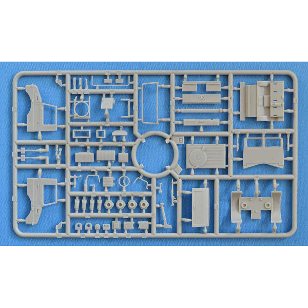 UNIMOG U1300L military 2t truck (4x4)  1/72 ACE 72450