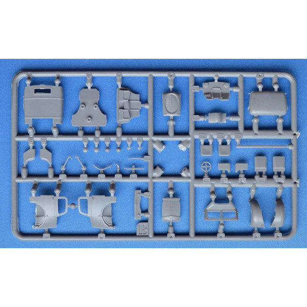 COE (CabOverEngine) refueler truck m.1939  1/72 ACE 72592