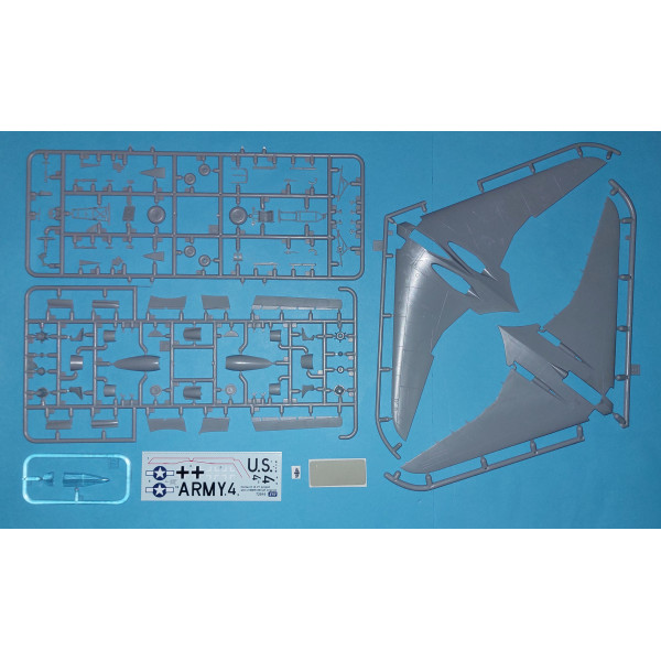 Early Horten H IX V1 project with 2 BMW 003 jet engines 1/72 AMP 72017