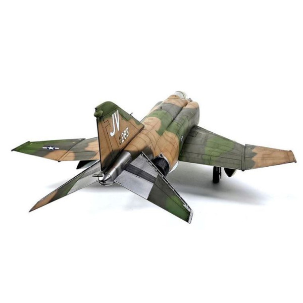 Phantom F-4E, Vietnam War  1/32  Academy 12133