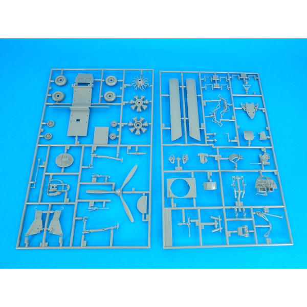 TBM-3 [USS Bunker Hill] 1/48 Academy  12285