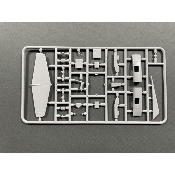 Embraer EMB-121AN Xingu (Plastic model kit) 1/72 Amodel 72364
