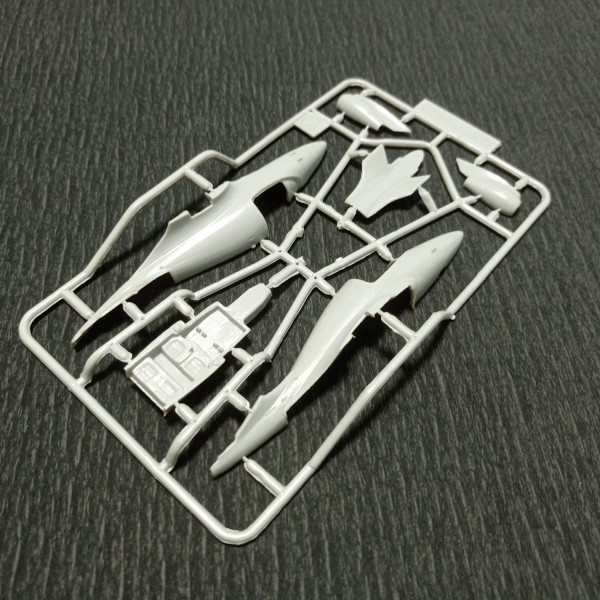 Light jet aircraft Eclipse-400 1/72 Amodel 72369