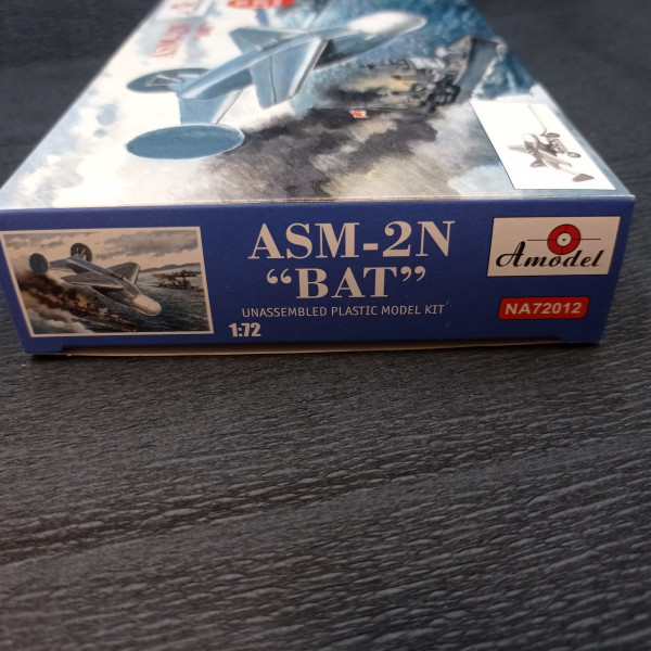 American homing anti-ship glide bomb ASM-2N "BAT" 1/72 Amodel NA72012