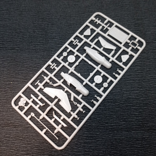 American homing anti-ship glide bomb ASM-2N "BAT" 1/72 Amodel NA72012