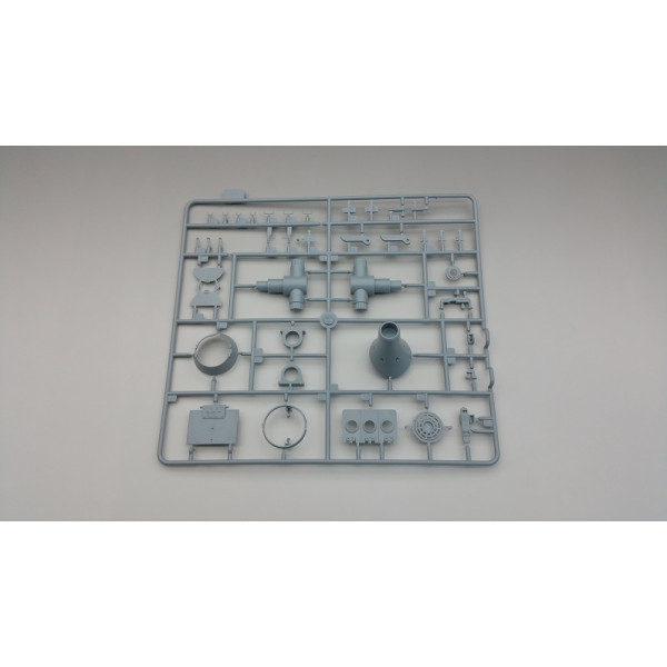 Jagdpanzer E-100 1/35 Amusing Hobby  35A017