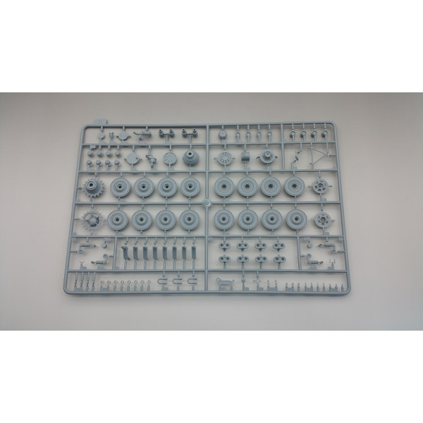 Jagdpanzer E-100 1/35 Amusing Hobby  35A017