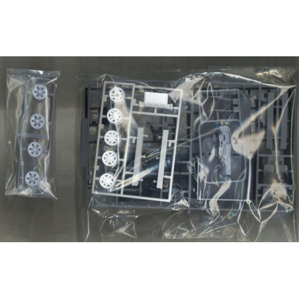 Toyota VZN130G Hilux Surf SS 1/24 Aoshima 05698