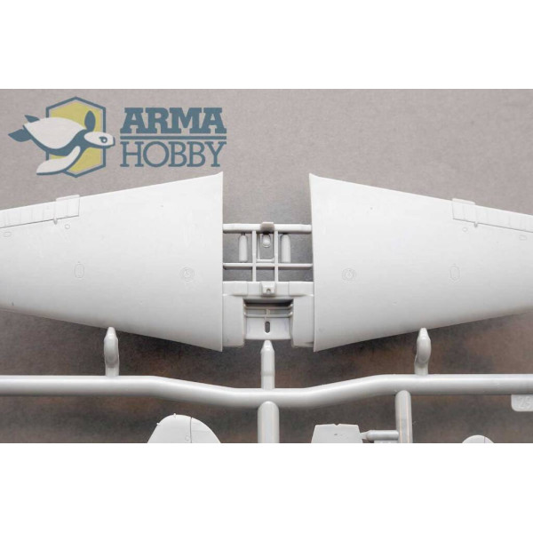 Yakovlev Yak-1b Model Kit 1/72 Arma Hobby 70028