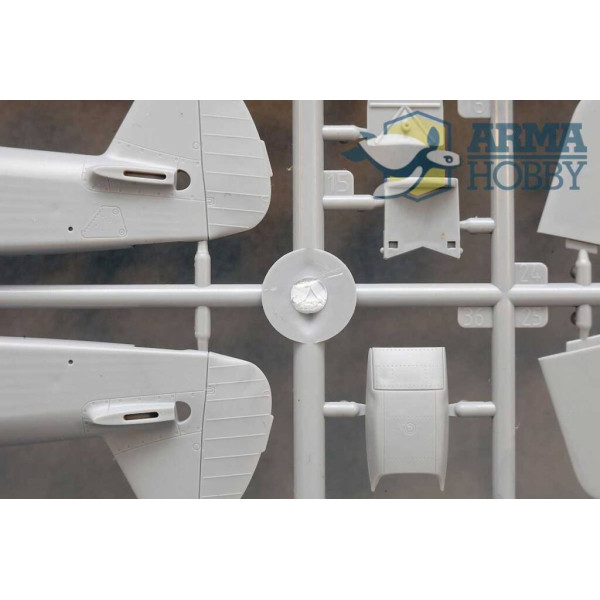 Yakovlev Yak-1b Model Kit 1/72 Arma Hobby 70028