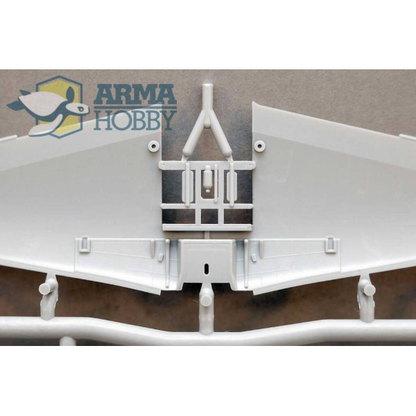 Yakovlev Yak-1b Model Kit 1/72 Arma Hobby 70028