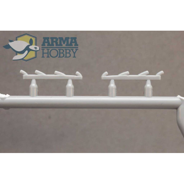 Yakovlev Yak-1b Model Kit 1/72 Arma Hobby 70028