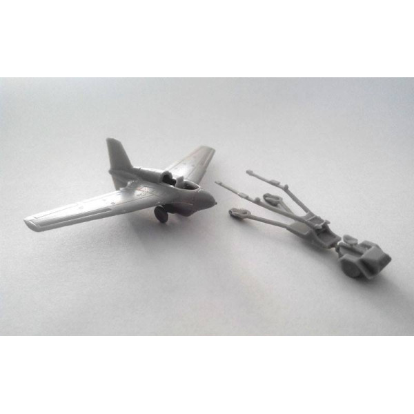 Літак - винищувач Messerschmitt Me 163B “Komet” w/ Scheuch Schlepper 1/144 Armory models AR14504