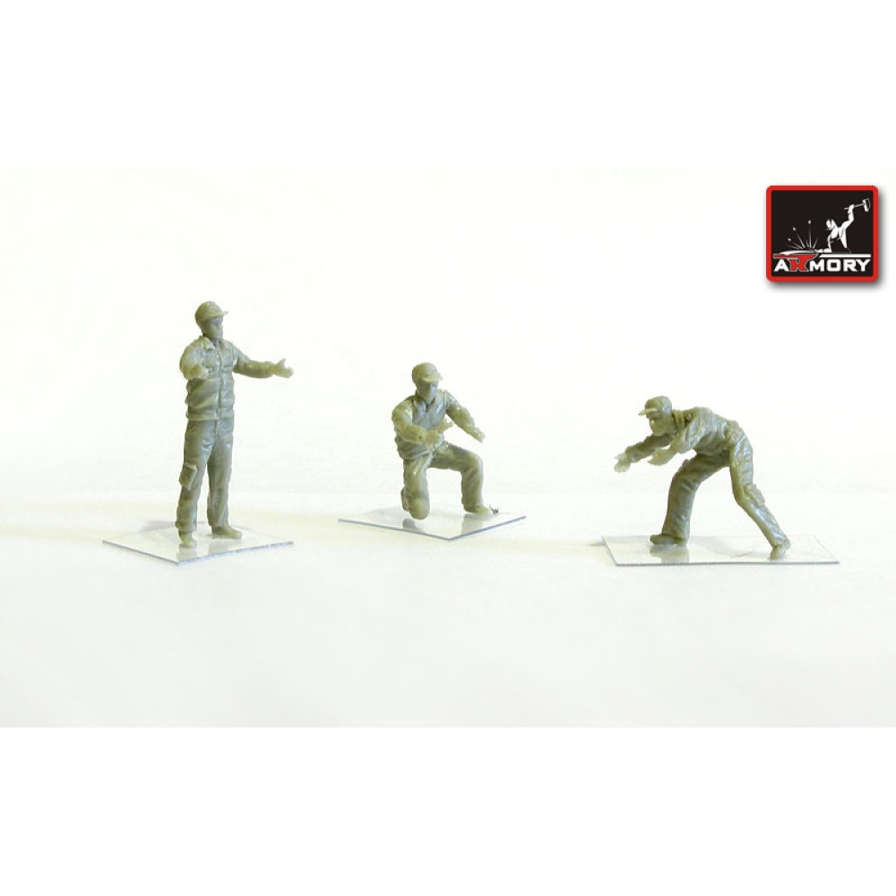  Soviet/Russian modern airfield groung personnel - 3 figures 1/72 Armory models AR F7214