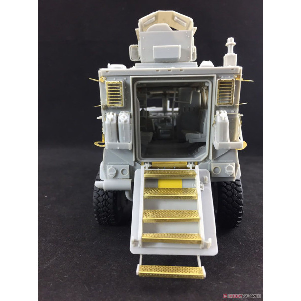 American wheeled armored personnel carrier M1224 MaxxPro MRAP 1/35 Bronco Models 35142