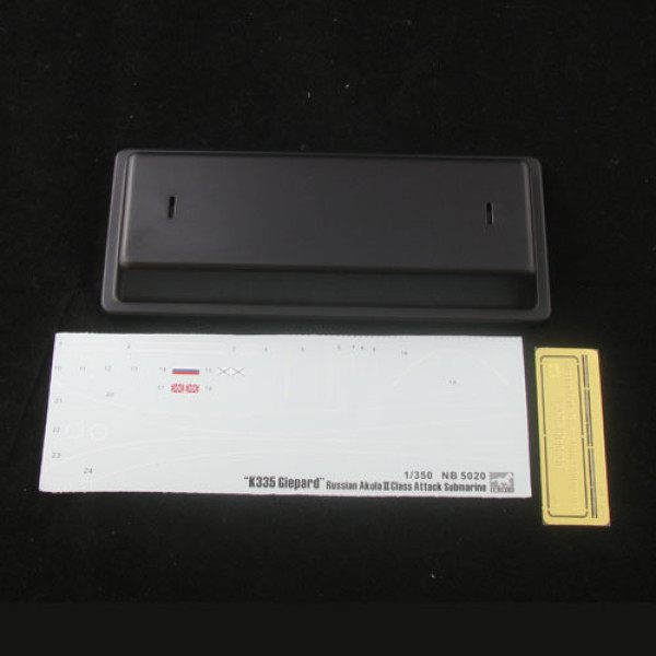 Akula II Class Attack Submarine - K-335 Giepard 1/350 Bronco NB5020