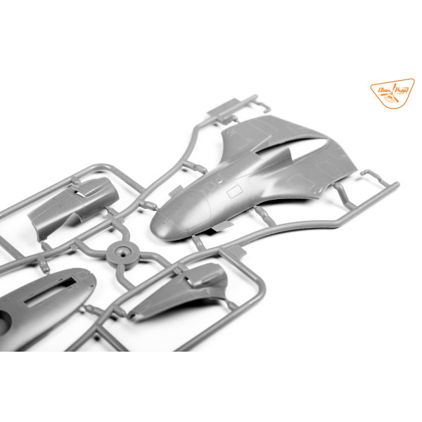 TB.2 UAV in Polish service  STARTER KIT 1/35 Clear Prop 3502