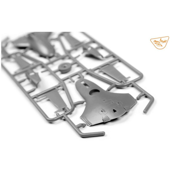 TB.2 Unmanned Aerial Vehicle STARTER KIT 1/48 Clear Prop 4809