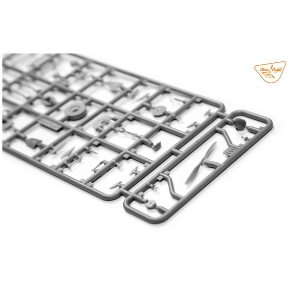 TB.2 Unmanned Aerial Vehicle STARTER KIT 1/48 Clear Prop 4809