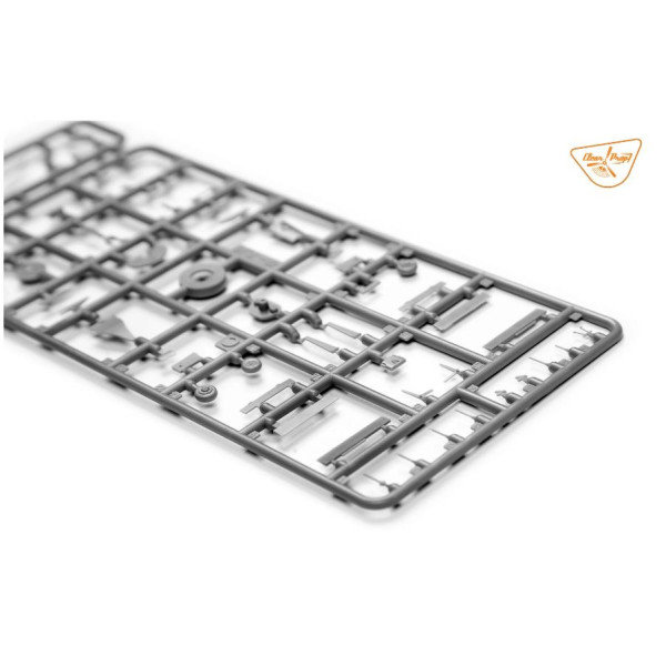 TB.2 Unmanned Aerial Vehicle STARTER KIT 1/48 Clear Prop 4809