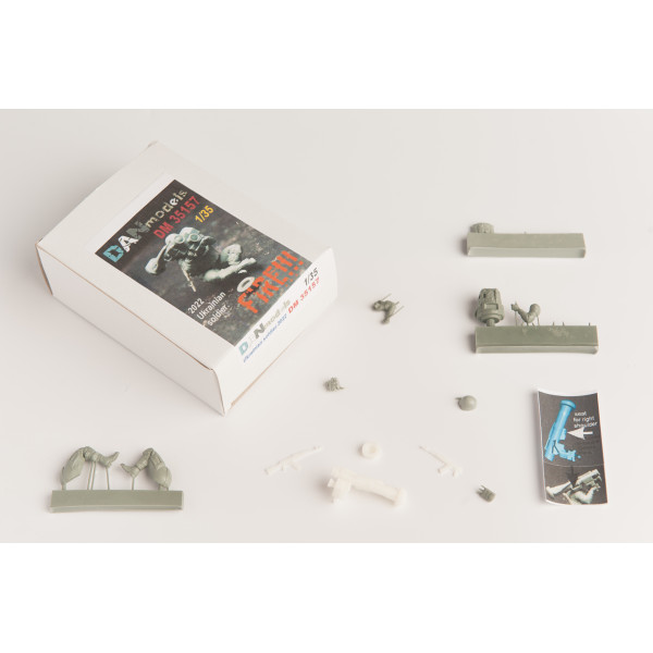 Вогонь. Український солдат. 2022 рік  (Смола) 1/35 DANmodels 35157