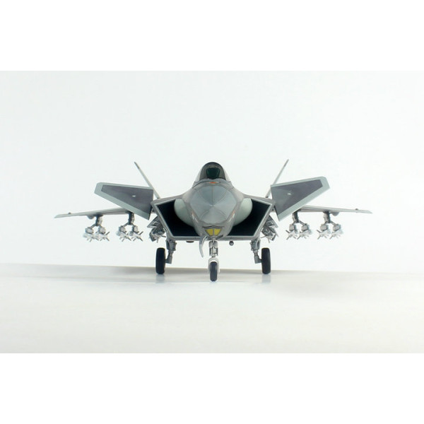 J-20 Stealth Fighter Beast Mode 1/72 Dream Model 720010