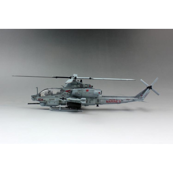 American AH-1Z "Viper" attack helicopter 1/72 Dream Model 720012