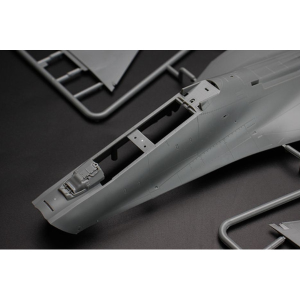 Fighter Su-27UB 1/48 Great Wall Hobby GWH L4827