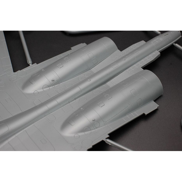 Fighter Su-27UB 1/48 Great Wall Hobby GWH L4827