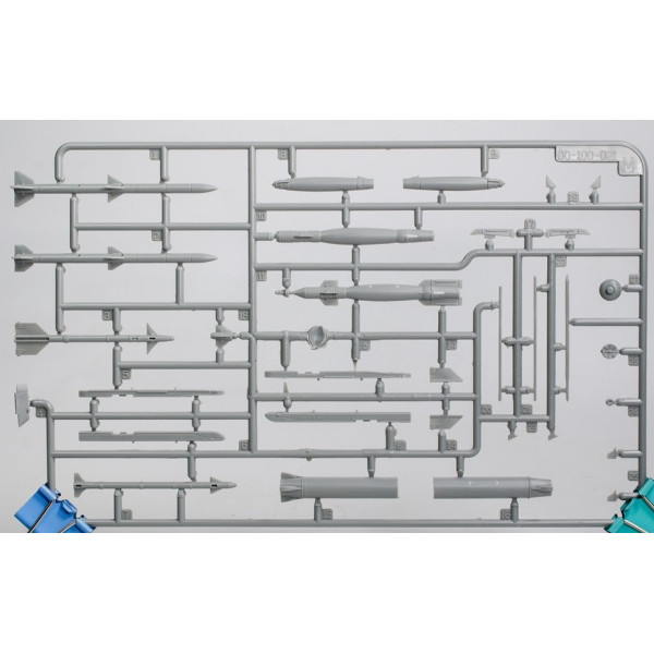 F-15E Strike Eagle Dual Roles Fighter w/New Targeting Pod & Ground Attack Weapons 1/48 Great Wall Hobby GWH L4822