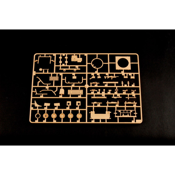  RSOV w /MK 19 grenade launcher. 1/35 HobbyBoss 82449
