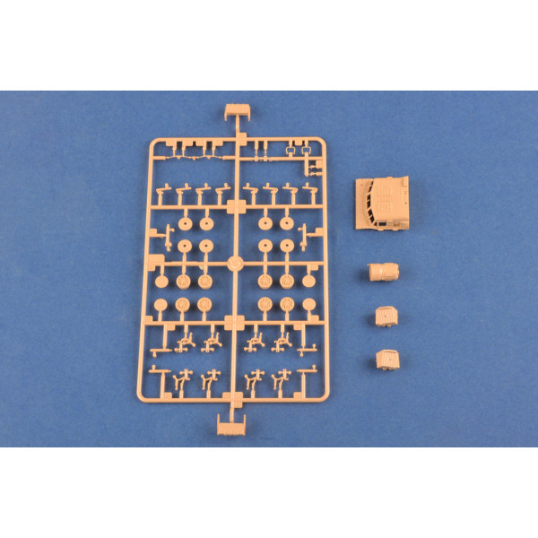 Soviet missile vehicle SS-23 "Spider" 1/72 HobbyBoss 82926