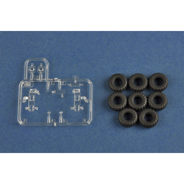 Soviet (9P117M1) Launcher with R17 Rocket of 9K72 Missile Complex "Elbrus"(Scud B) 1/72 HobbyBoss 82939