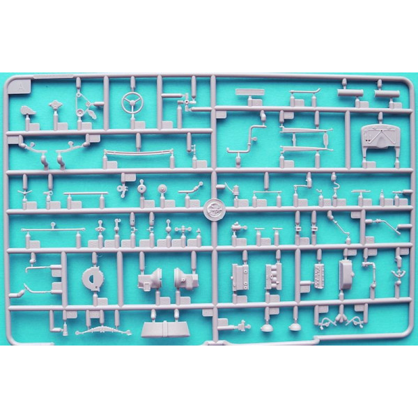  Soviet BA-10 Armor Car  1/35 HobbyBoss 83840