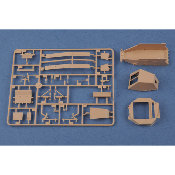 Soviet Su-18 SPH  1/35 HobbyBoss 83875