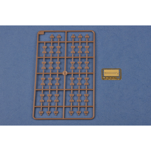 Soviet Su-18 SPH  1/35 HobbyBoss 83875