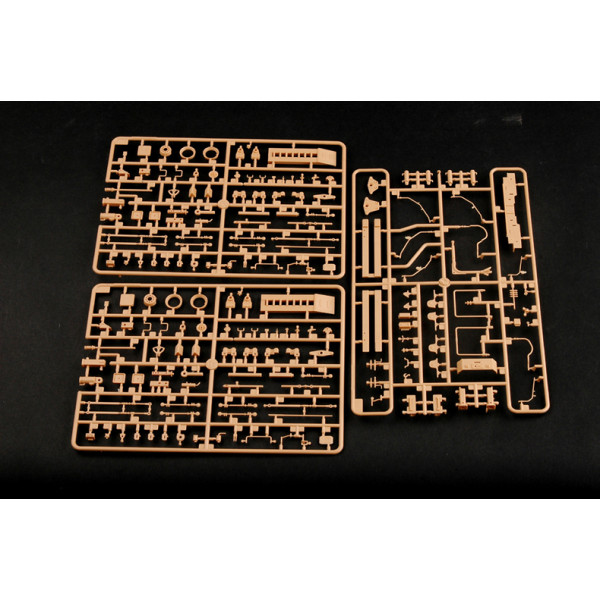 M1070 Truck Tractor and M1000 HET Semi-trailer 1/35 HobbyBoss 85502