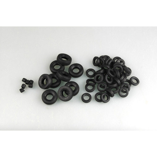 M1070 Truck Tractor and M1000 HET Semi-trailer 1/35 HobbyBoss 85502