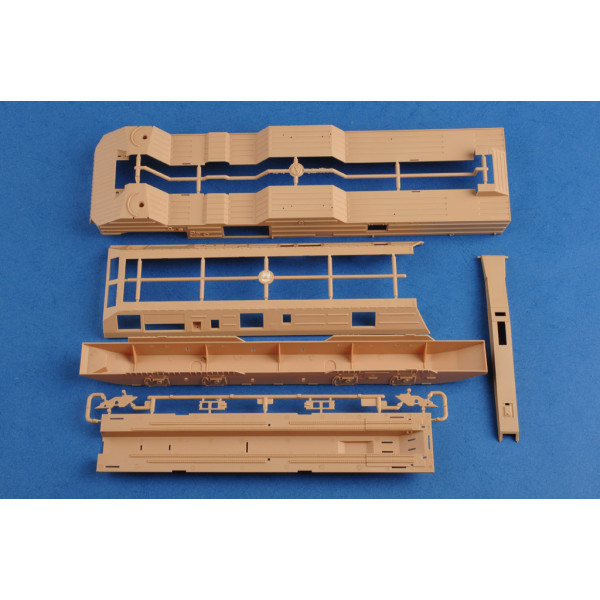     Soviet SS-23 Spider Tactical Ballistic Missile  1/35 HobbyBoss 85505