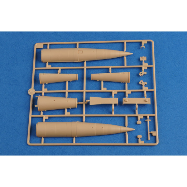     Soviet SS-23 Spider Tactical Ballistic Missile  1/35 HobbyBoss 85505