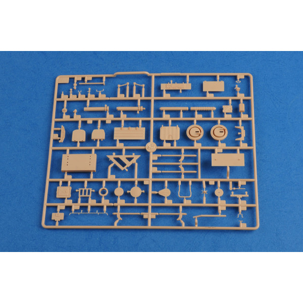     Soviet SS-23 Spider Tactical Ballistic Missile  1/35 HobbyBoss 85505