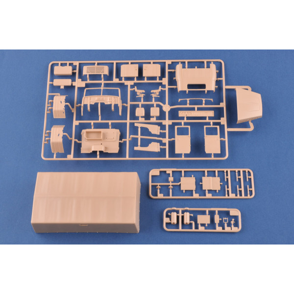 Ukraine KrAZ-6322 "Soldier" Cargo Truck  1/35 HobbyBoss 85512