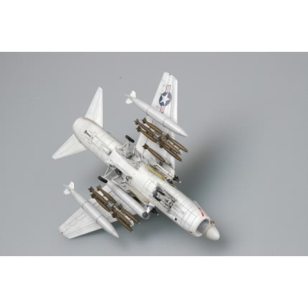 TA-7C “Corsair” II 87209   1/72 HOBBY BOSS 87209