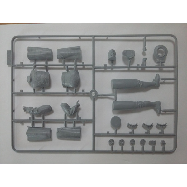  Yeoman Warder “Beefeater” 1/16 ICM 16006