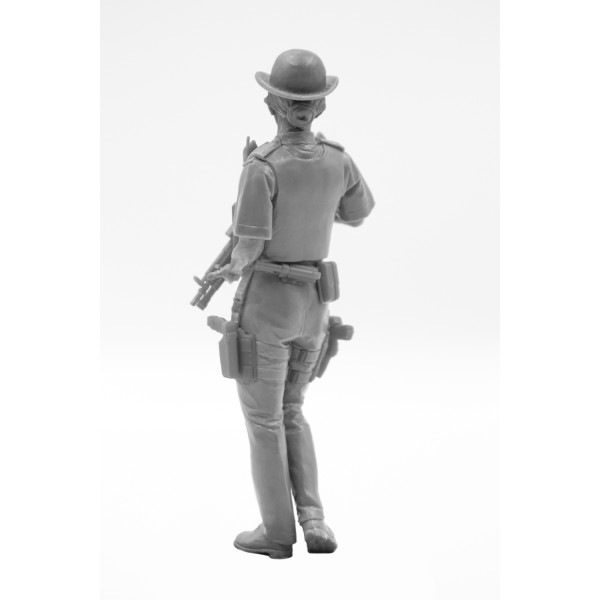 British Police Female Officer   1/16 ICM 16009