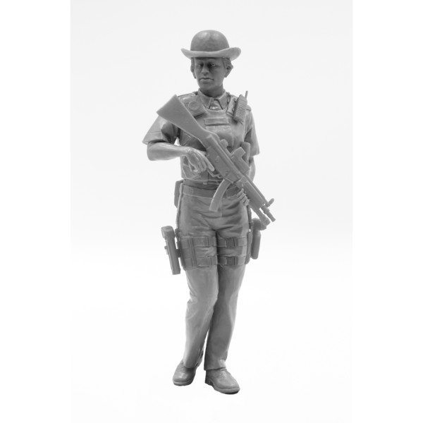 British Police Female Officer   1/16 ICM 16009