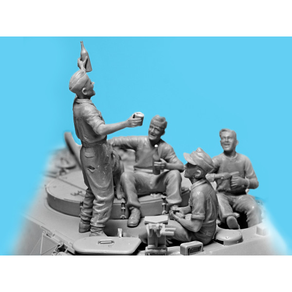 “Prost!”, Between Battles on Bergepanther 1/35 ICM 35343