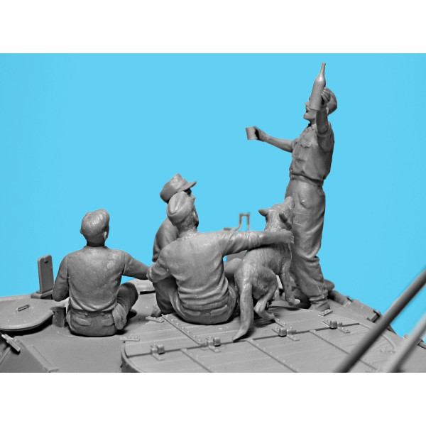 “Prost!”, Between Battles on Bergepanther 1/35 ICM 35343