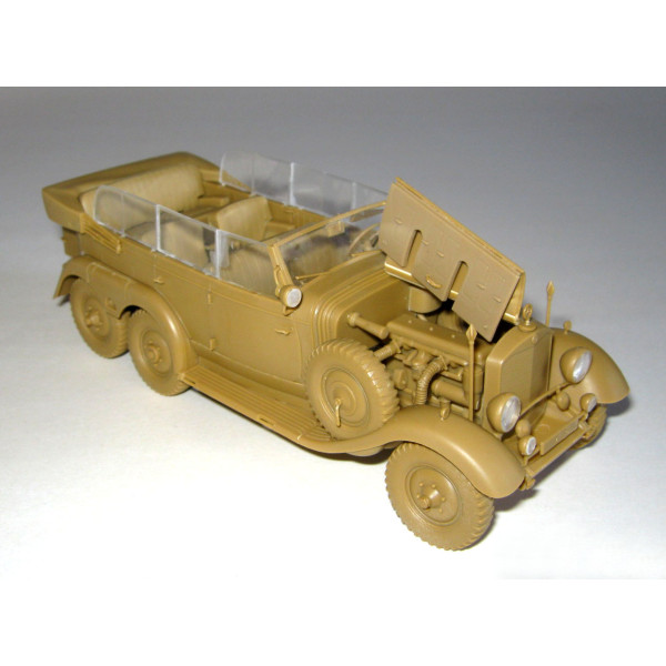 G4 (виробництва 1939 р.) Герм. легковий автомобіль з пасажирами 1/35 ICM 35531