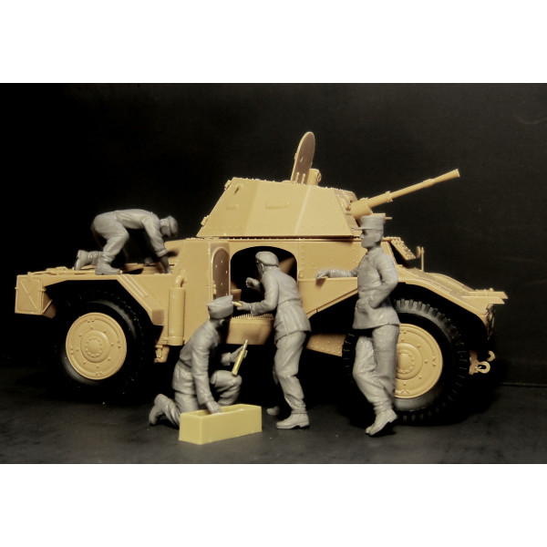  French Armoured Vehicle Crew (1940), (4 figures)    1/35 ICM 35615